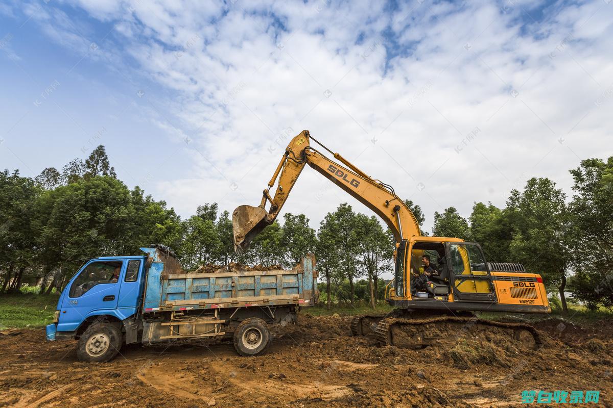 挖掘机是建筑业中必不可少的工具。它们用于建造我们周围的世界的一切，从房屋和学校到道路和桥梁。(挖掘机是建筑设备吗)