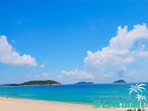 亚龙湾旅游旺季时人流量较大，建议提前预订住宿和门票。(亚龙湾旅游旺季是几月)